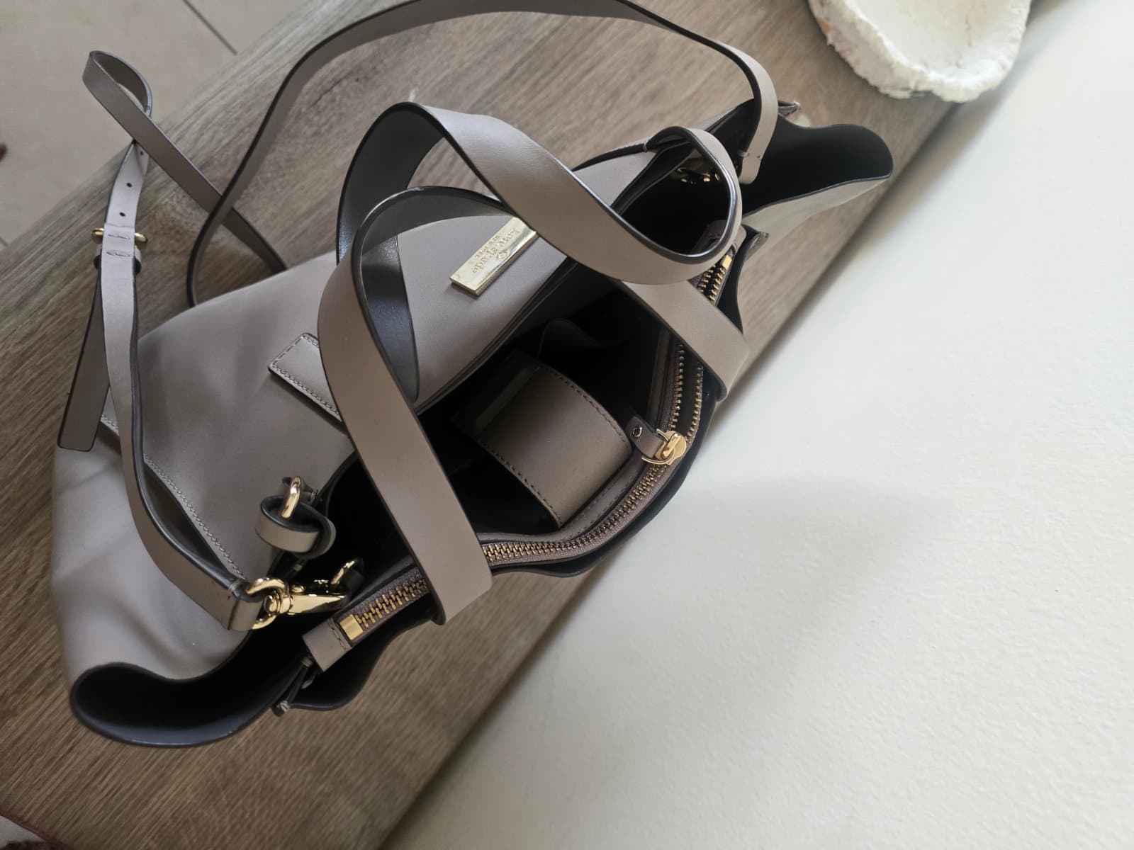 Kate Spade Putnam Drive Small Nelle Leather Satchel Bag – Grey / Taupe thumbnail 3