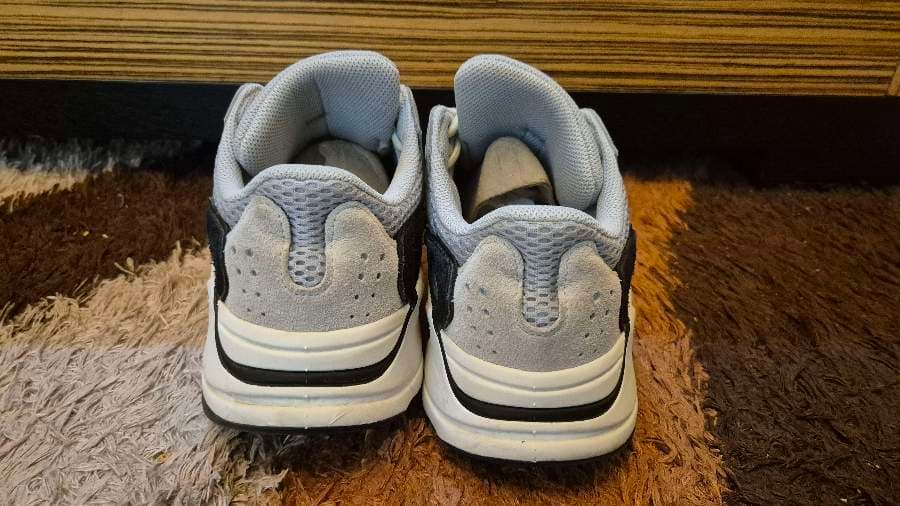 Adidas Yeezy Boost 700  waverunner EU42 thumbnail 5