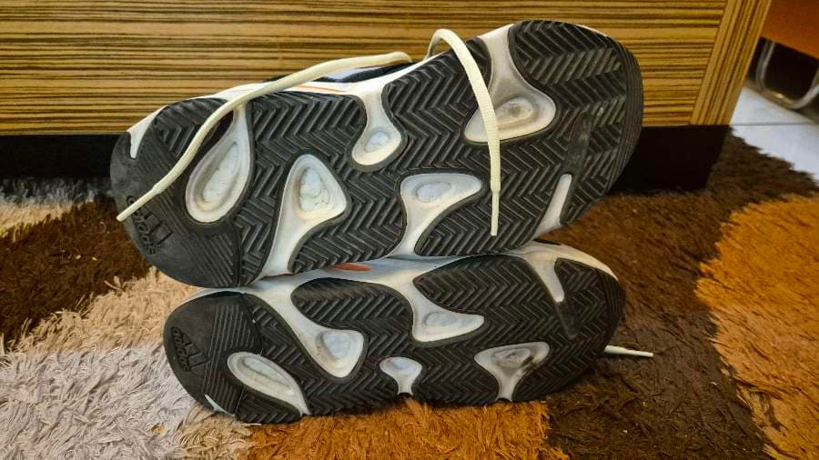 Adidas Yeezy Boost 700  waverunner EU42 thumbnail 4
