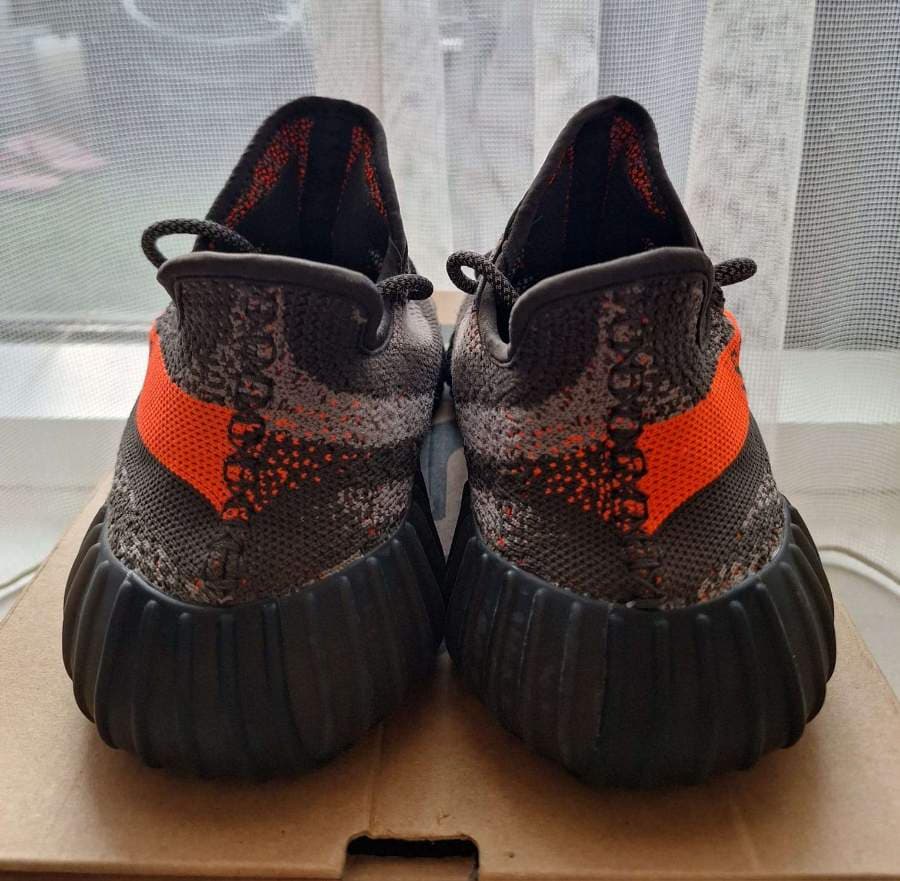 Yeezy Boost 350 V2 thumbnail 4