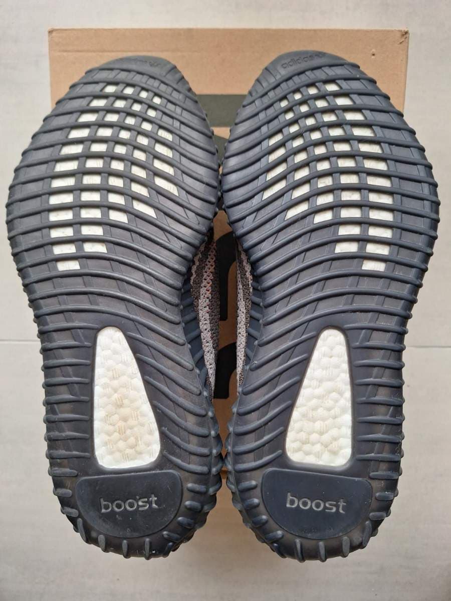 Yeezy Boost 350 V2 thumbnail 9