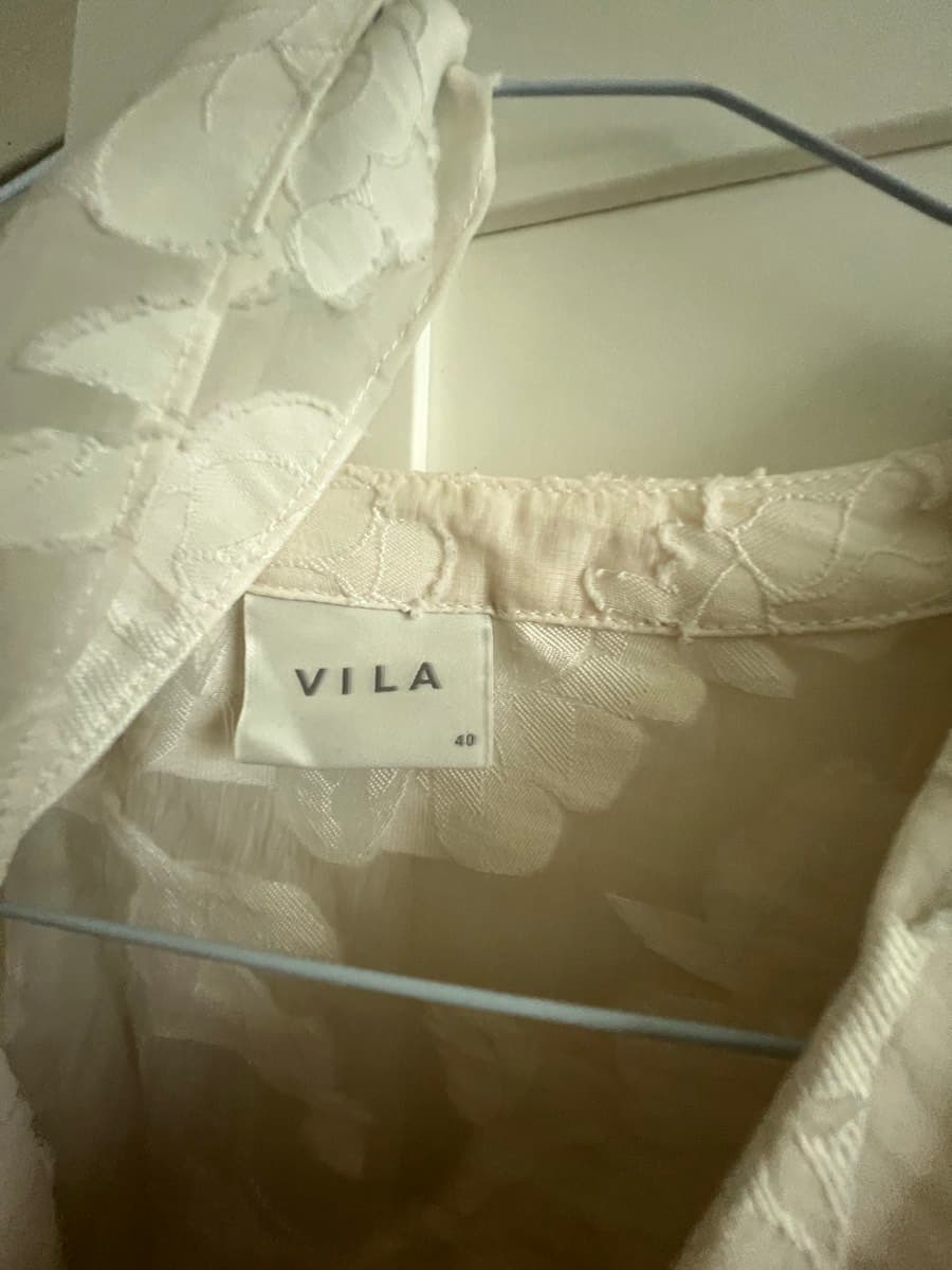 Cream Floral Peplum Blouse thumbnail 3