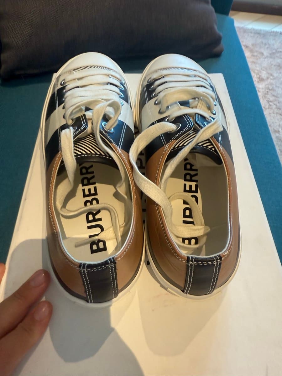Burberry shoes size 42,5 thumbnail 3