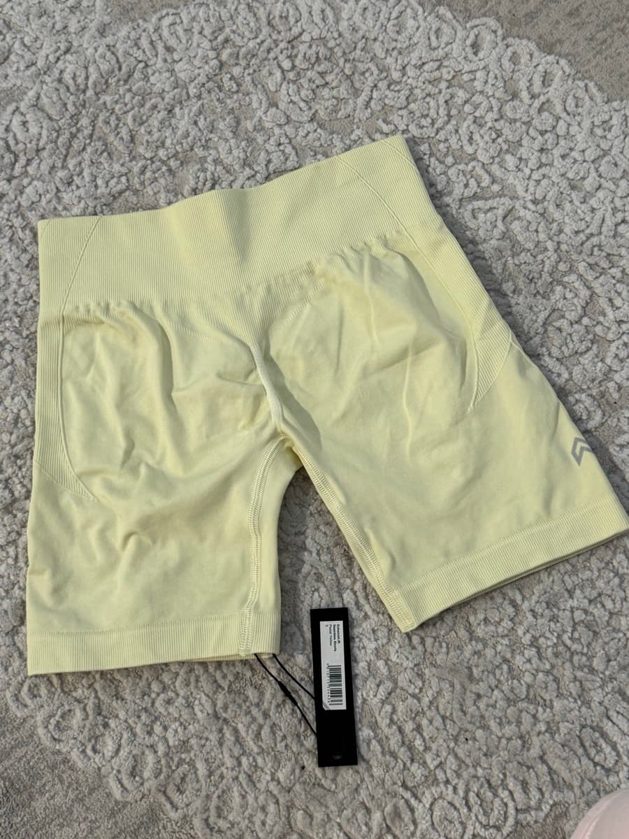 Oner Active Pastel Yellow Enhance lift shorts Size Small thumbnail 2