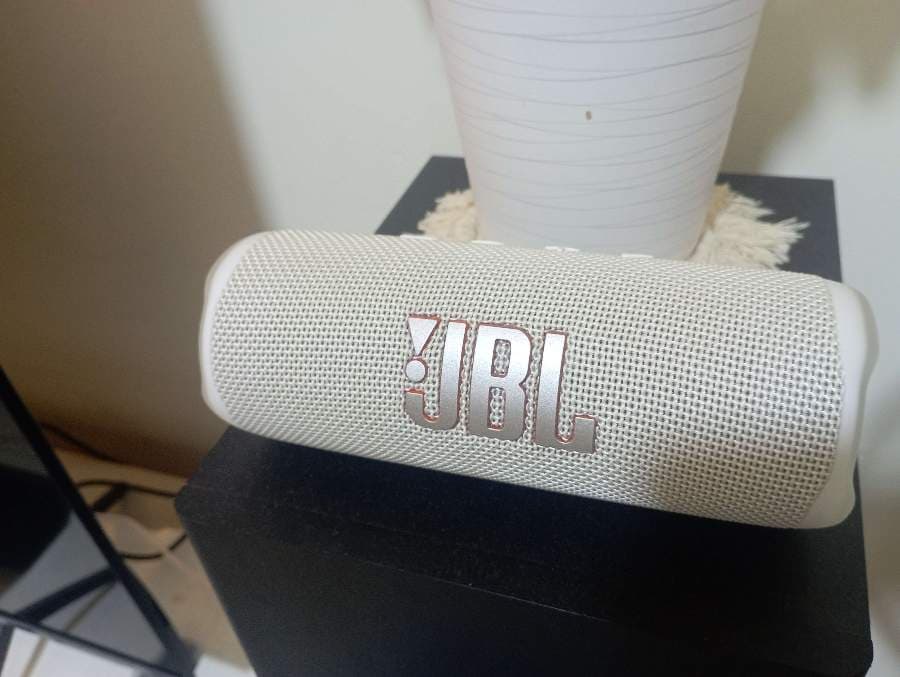 JBL Flip 6 White Portable Bluetooth Speaker