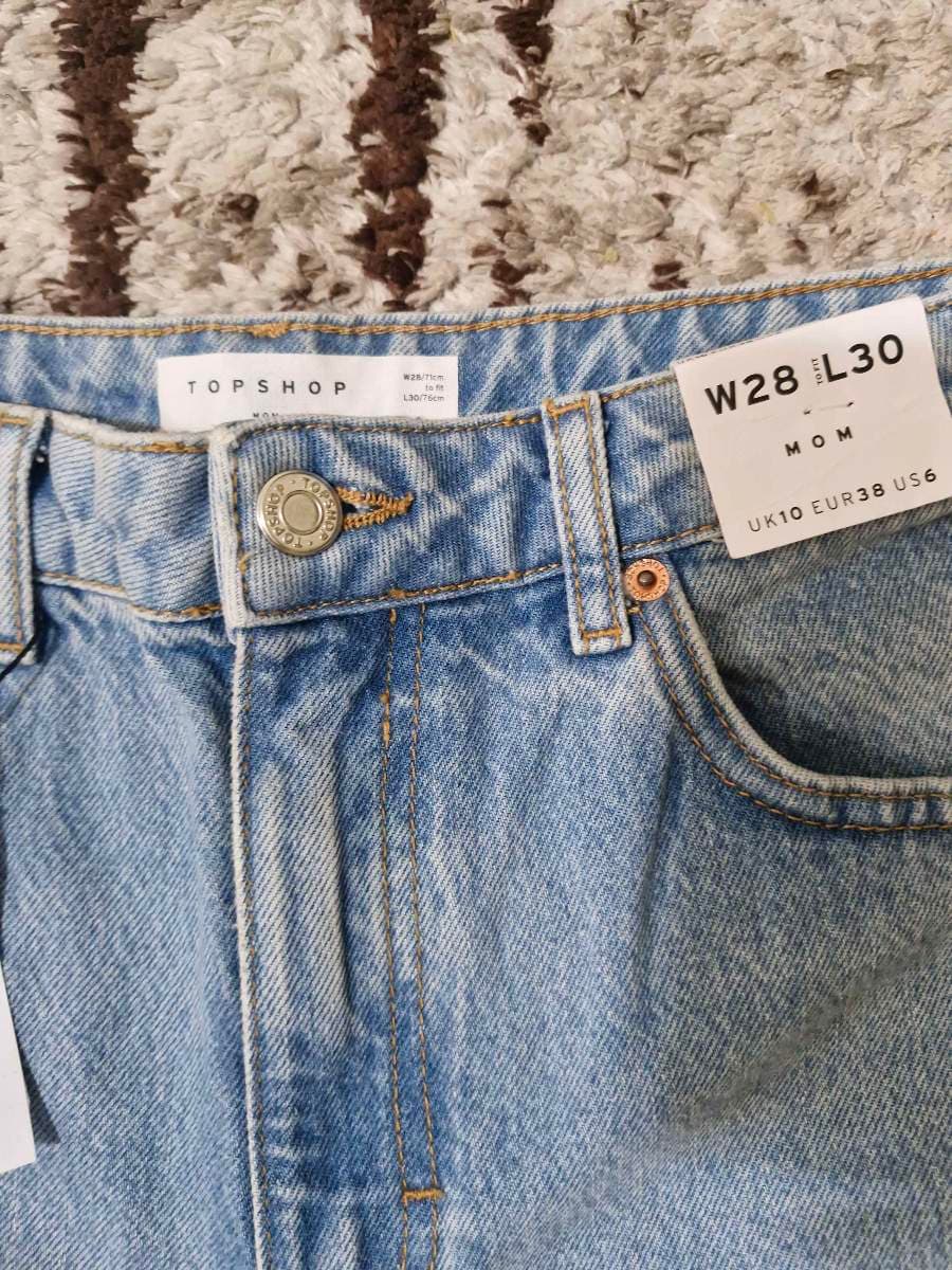 TOPSHOP Mom Light Wash Distressed Jeans thumbnail 4