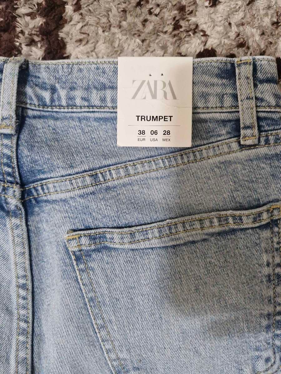 Zara Light Wash Jeans thumbnail 8