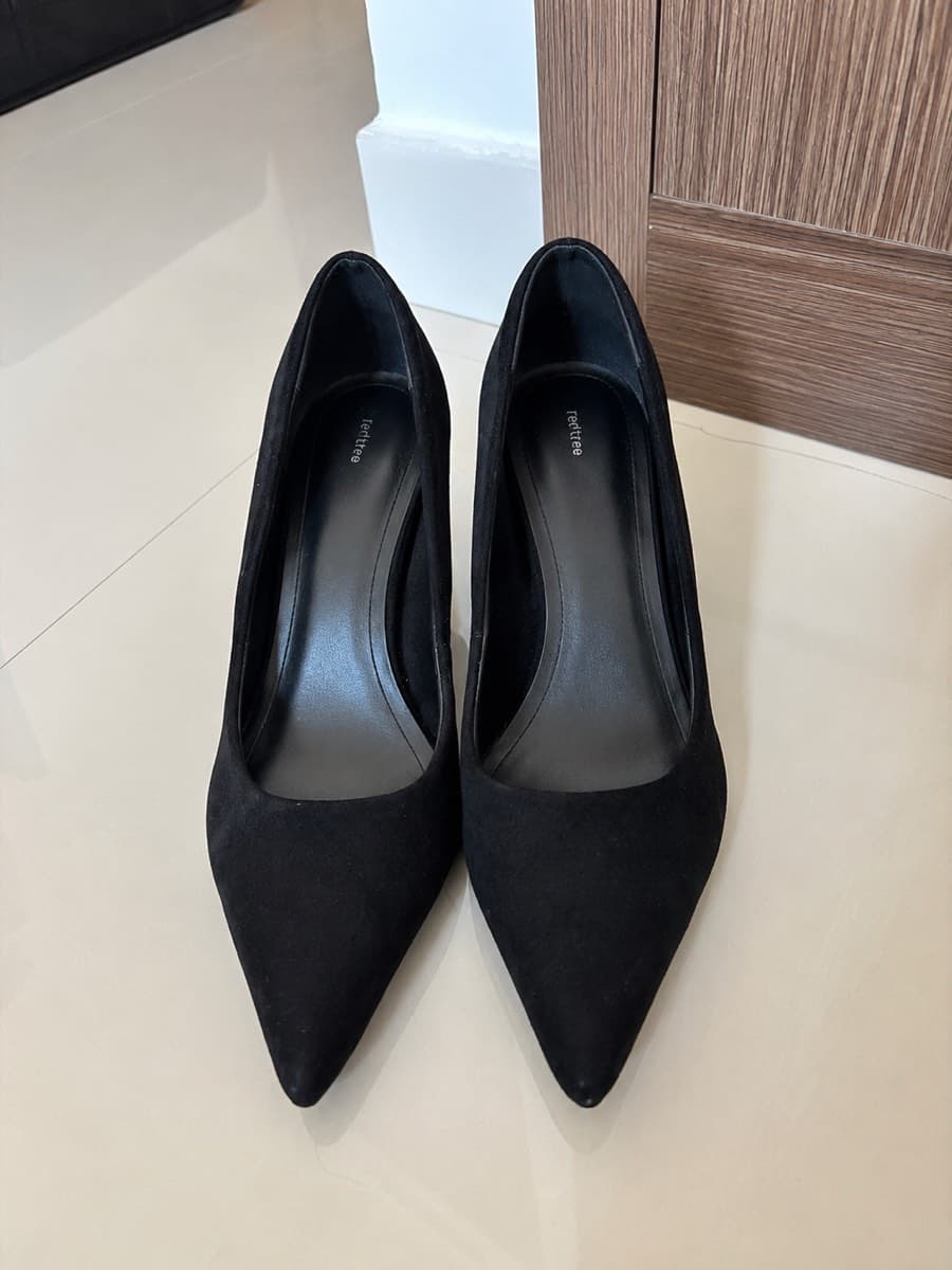Rertittee Black Suede Pumps