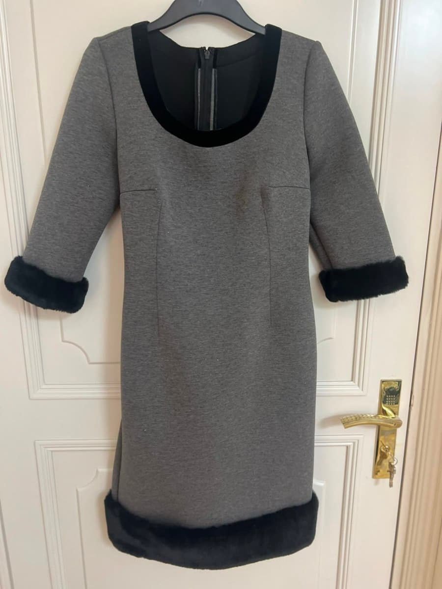 Cailan’d Gruppo Caillant Grey Dress with Faux Fur Trim – New with Tags thumbnail 4