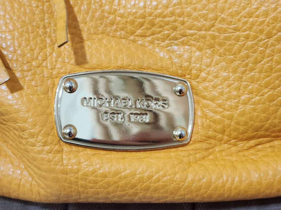 Michael Kors Leather Shoulder Bag thumbnail 6