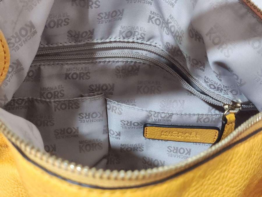 Michael Kors Leather Shoulder Bag thumbnail 4