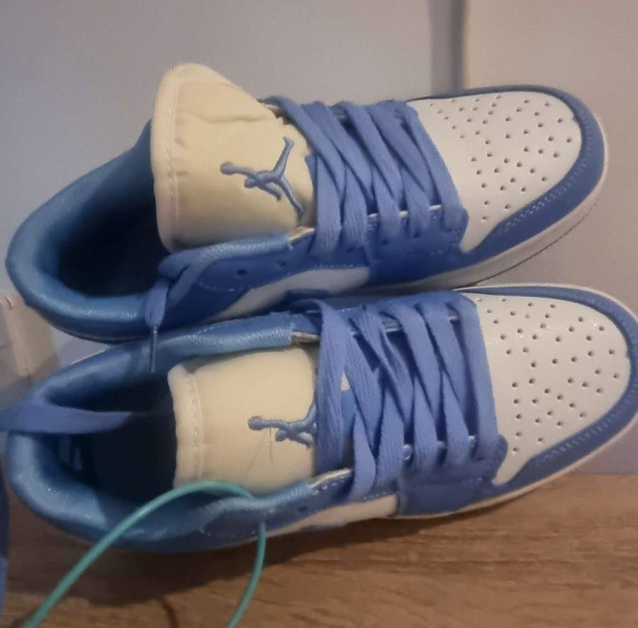 Jordan Low-Top Sneakers thumbnail 2