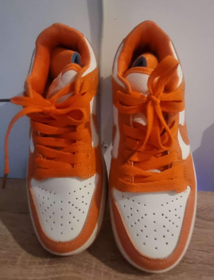 Jordan Low-Top Sneakers thumbnail 7