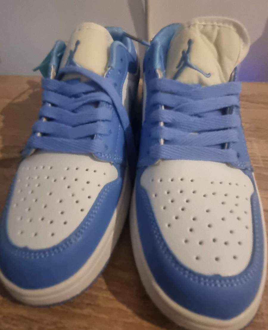 Jordan Low-Top Sneakers thumbnail 3