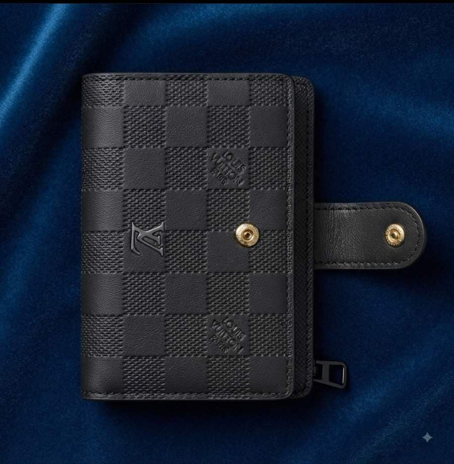 Louis Vuitton Card Holder thumbnail 2