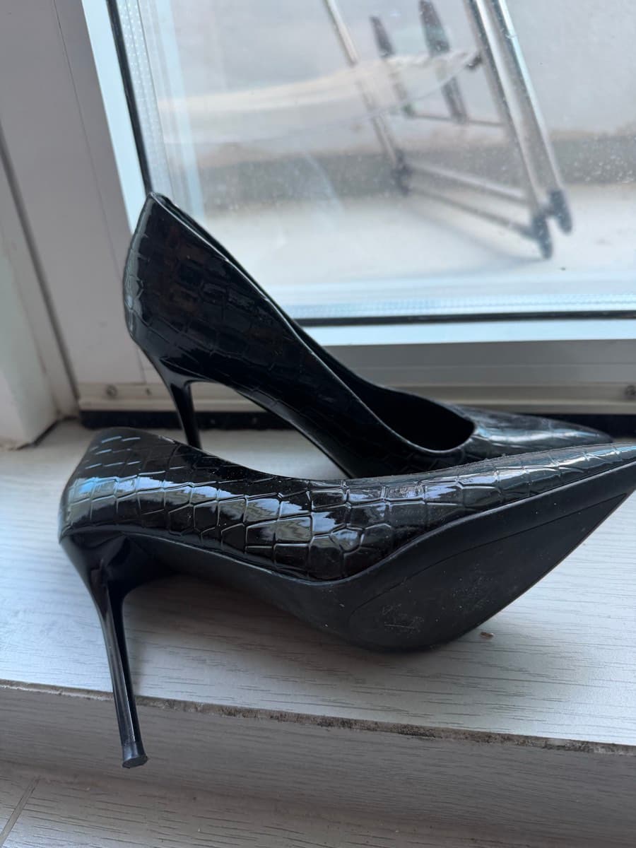 Black Croc-Embossed Pointed Pumps thumbnail 3