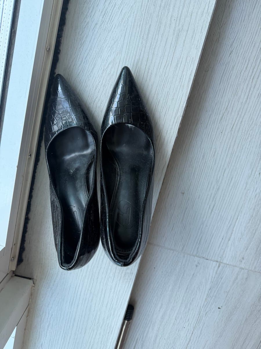 Black Croc-Embossed Pointed Pumps thumbnail 2