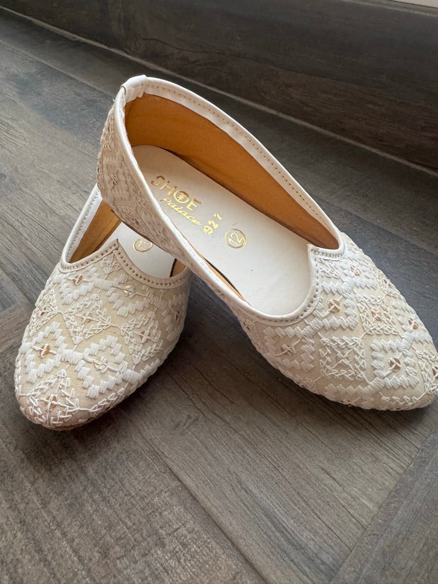 Shoe Palace Embroidered Ballet Flats