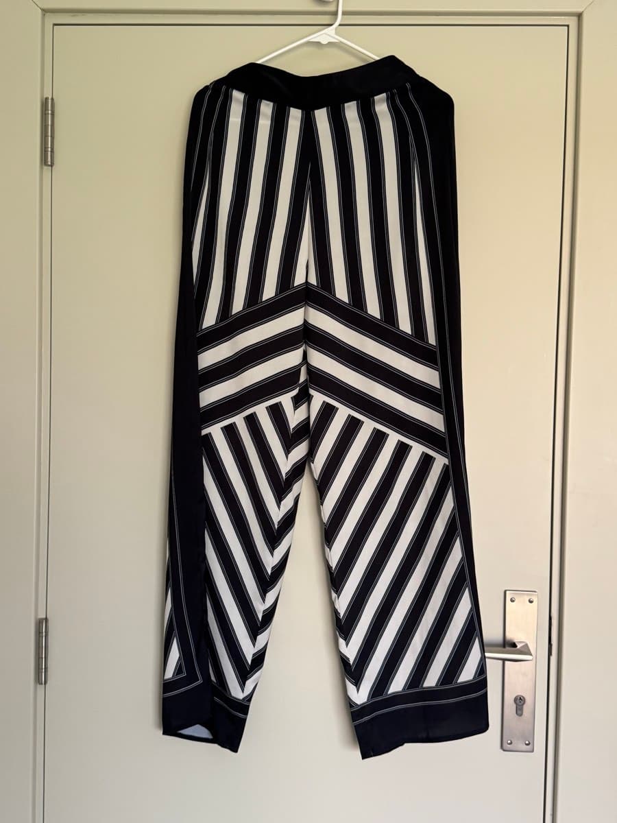 Striped Long-Sleeve Blouse & Pants set thumbnail 4