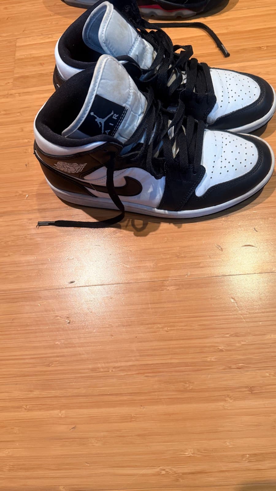 Jordan 1 Mid Sneakers thumbnail 3