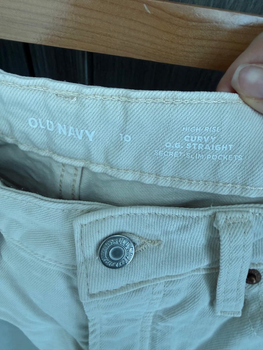 Old Navy High-Waisted Shorts thumbnail 3