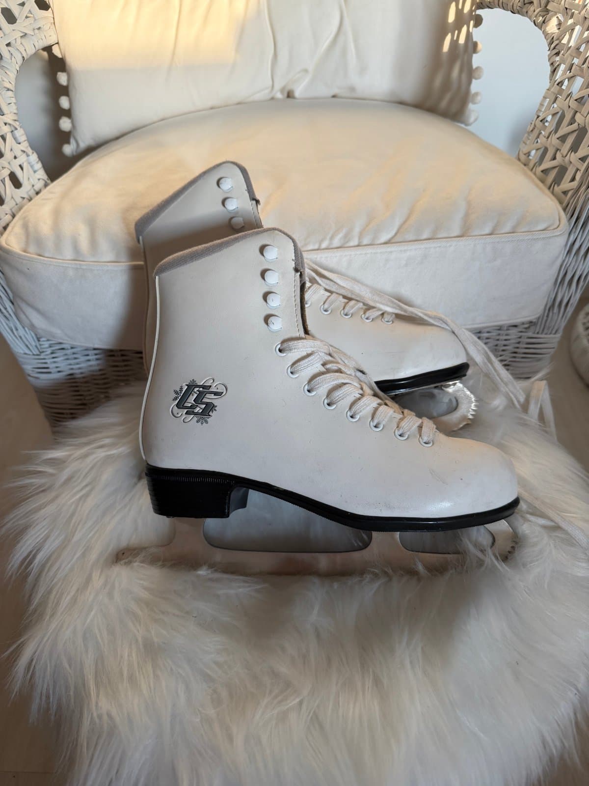 Beautiful Figure ice skates women-  Lake Superior Sports - image 1