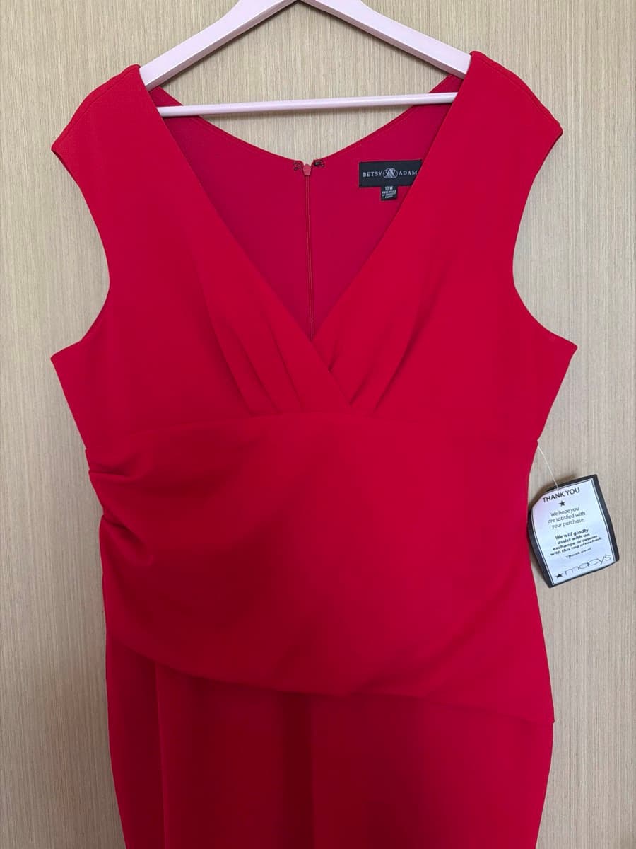 BETSY & ADAM Red Gown thumbnail 3