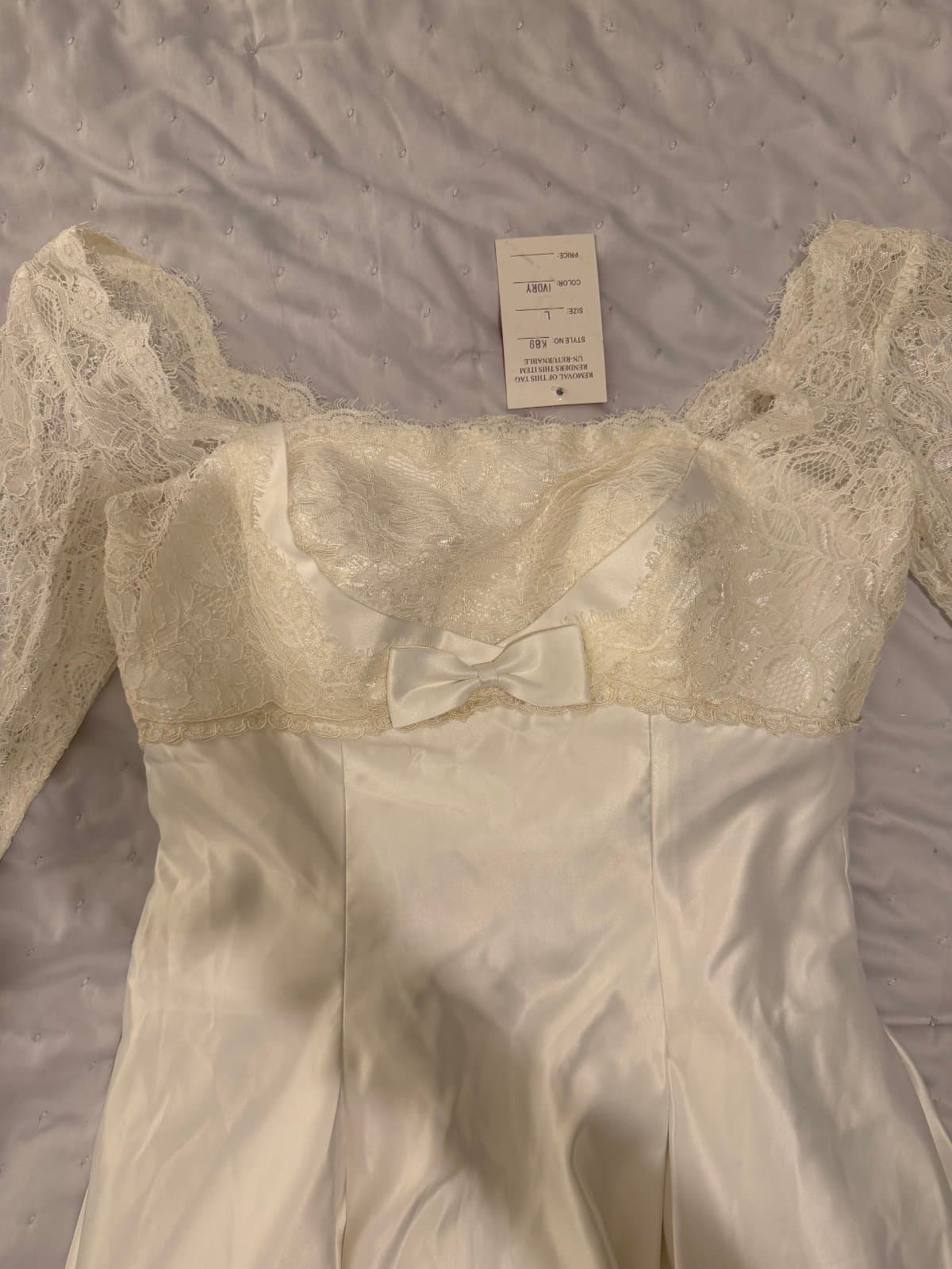 Unique Vintage Ivory Satin Lace Bow Dress – Size L 🤍 - image 1