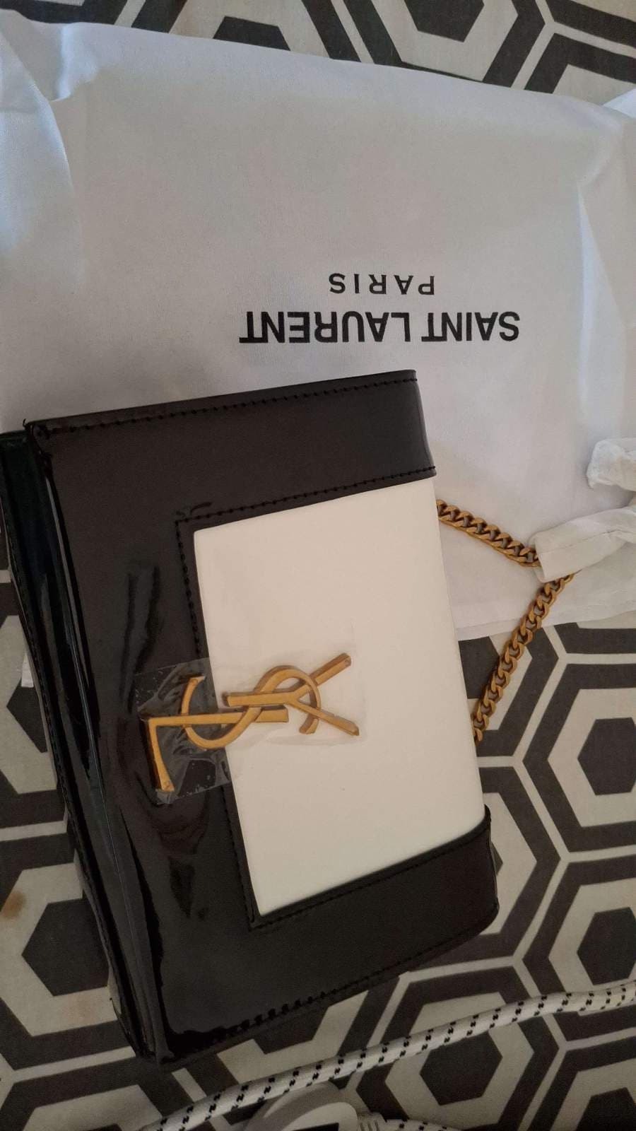 SAINT LAURENT Black Patent Bag thumbnail 2