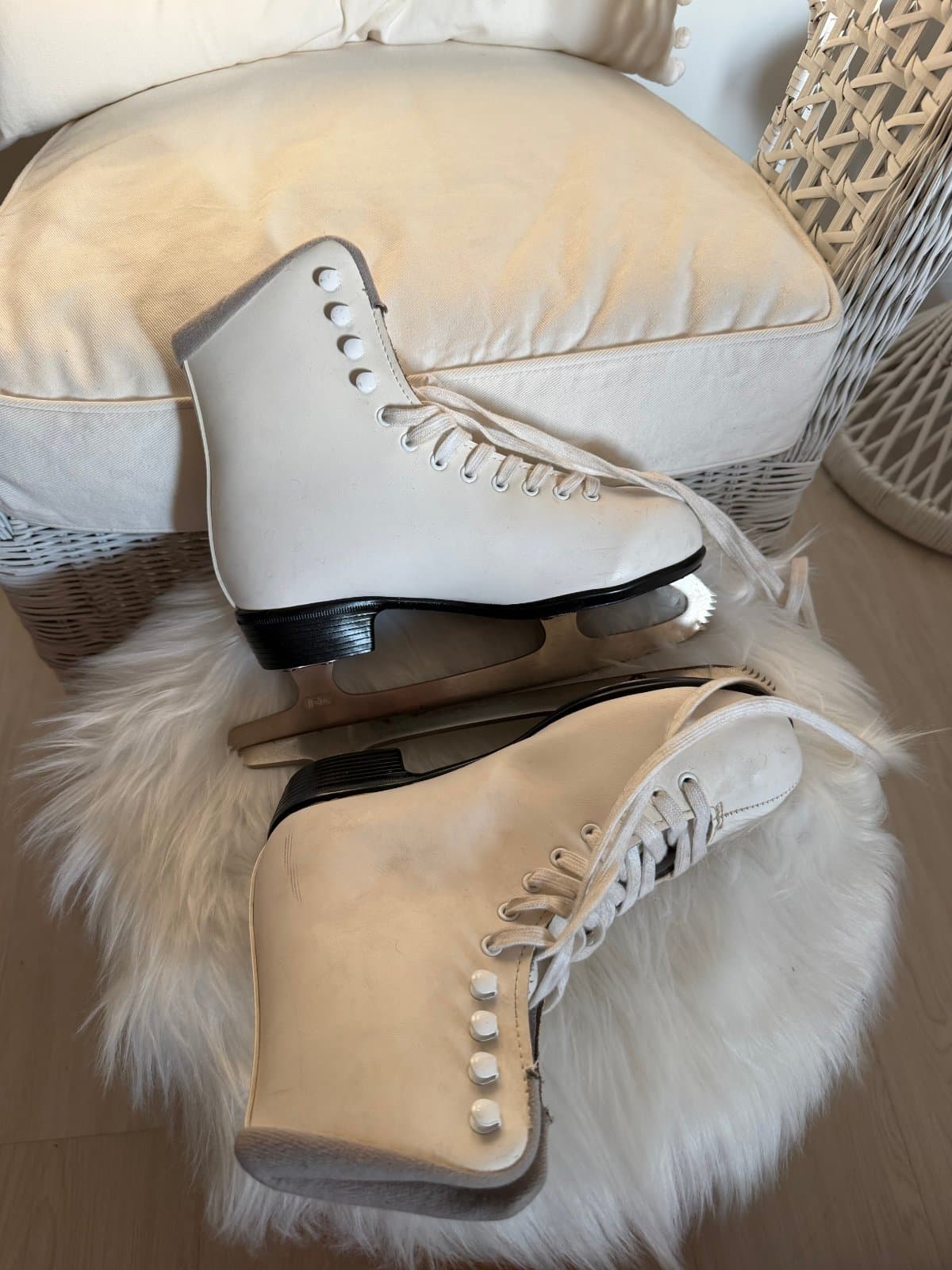 Beautiful Figure ice skates women-  Lake Superior Sports thumbnail 2