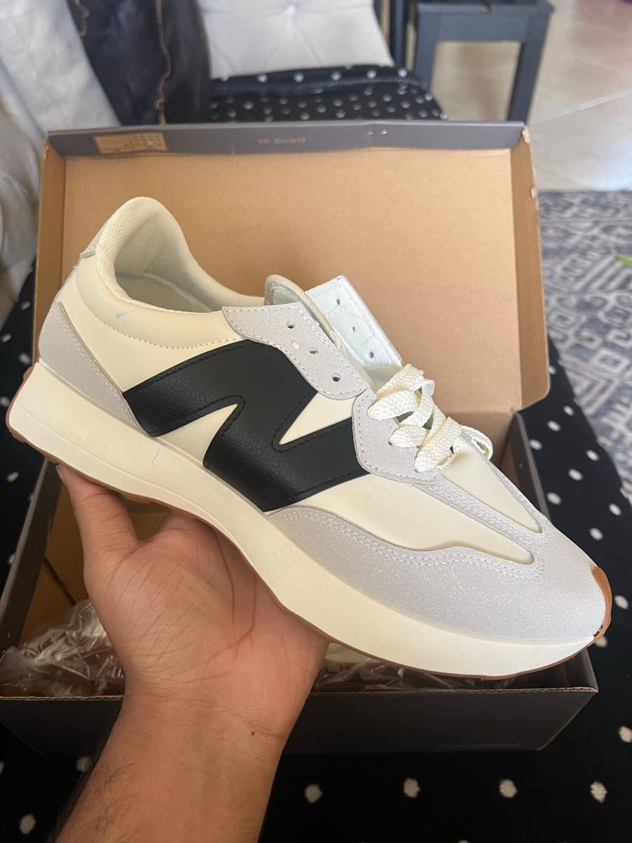 New Balance 327 Sneakers
