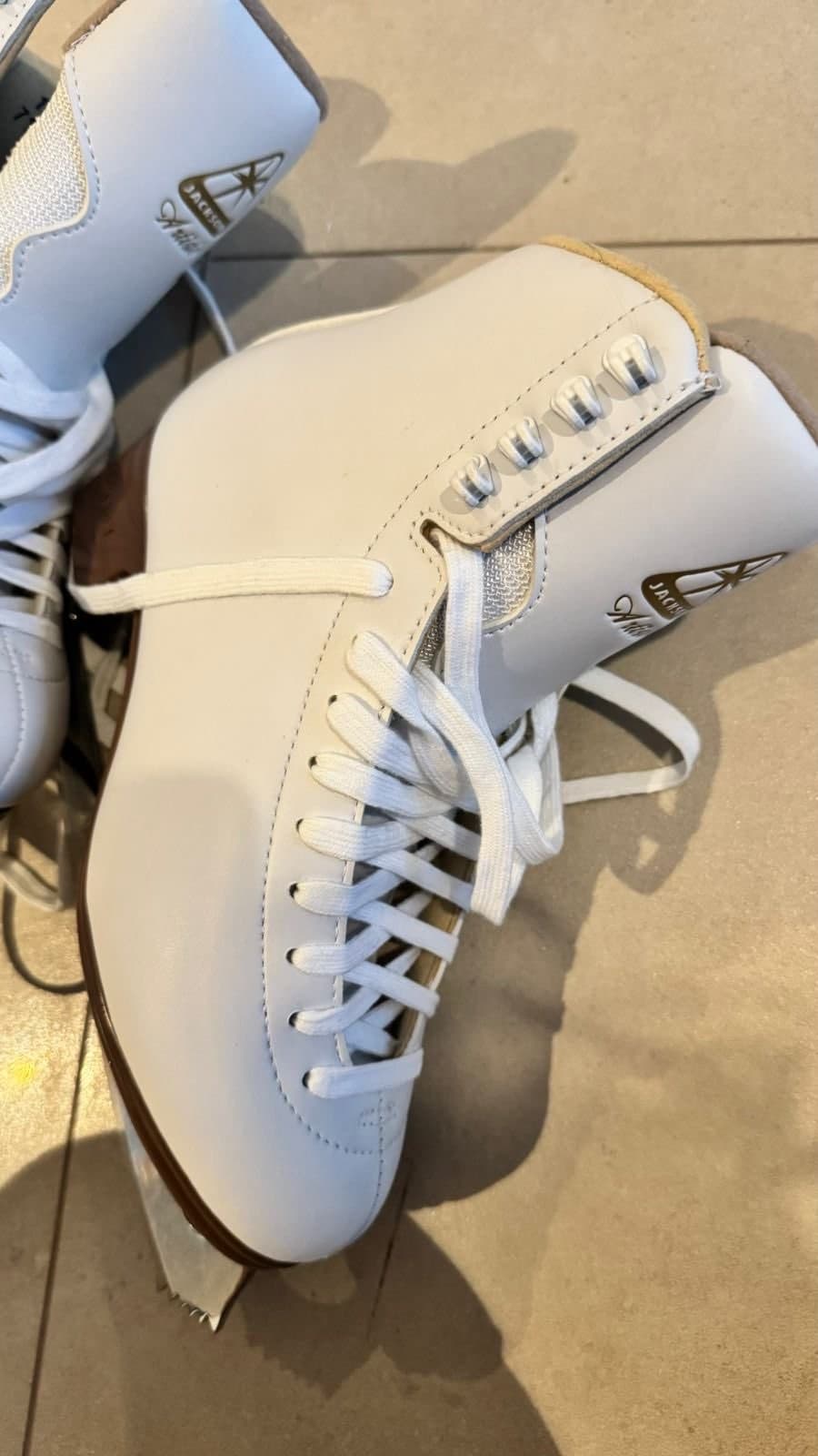 White Figure Ice Skates thumbnail 2