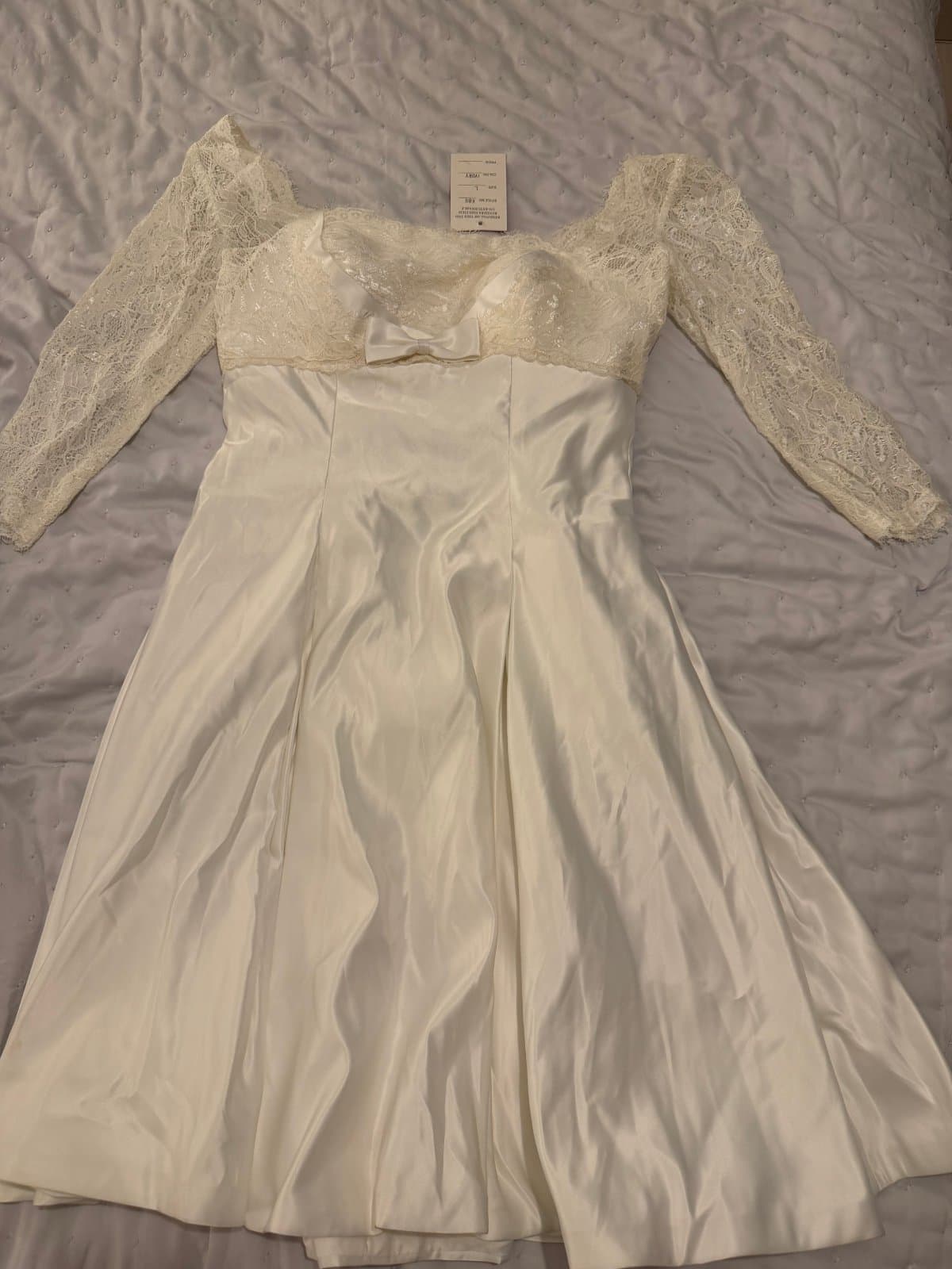 Unique Vintage Ivory Satin Lace Bow Dress – Size L 🤍 thumbnail 3