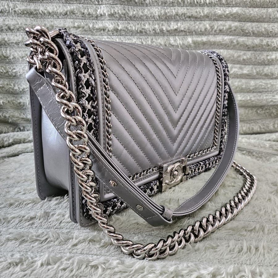 Chanel Limited Edition New Medium Boy Bag thumbnail 6