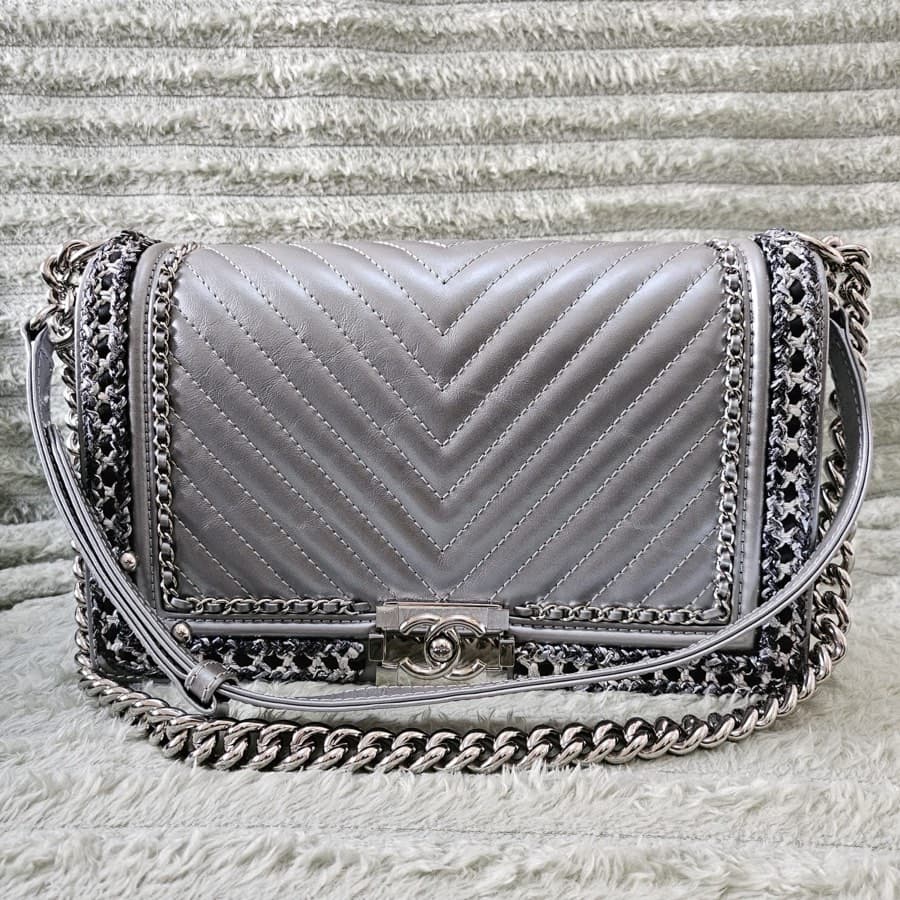 Chanel Limited Edition New Medium Boy Bag thumbnail 5