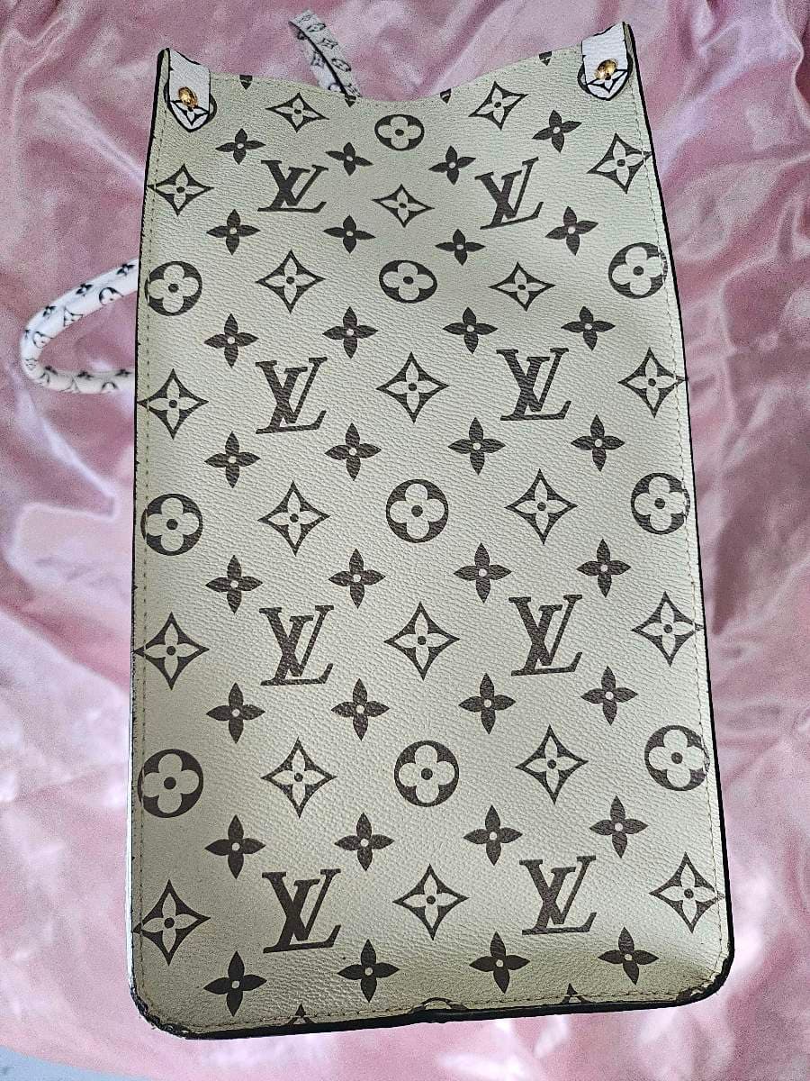 Louis Vuitton Giant Monogram Tote thumbnail 4