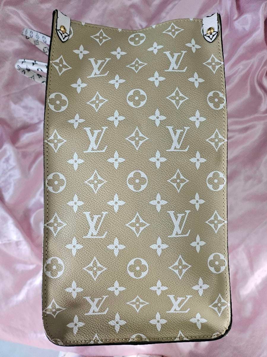 Louis Vuitton Giant Monogram Tote thumbnail 3