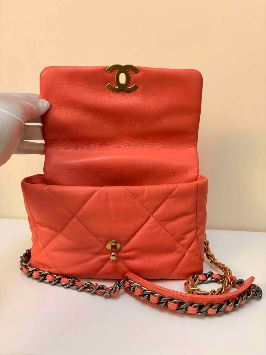 Chanel 19 Coral Leather Bag thumbnail 5