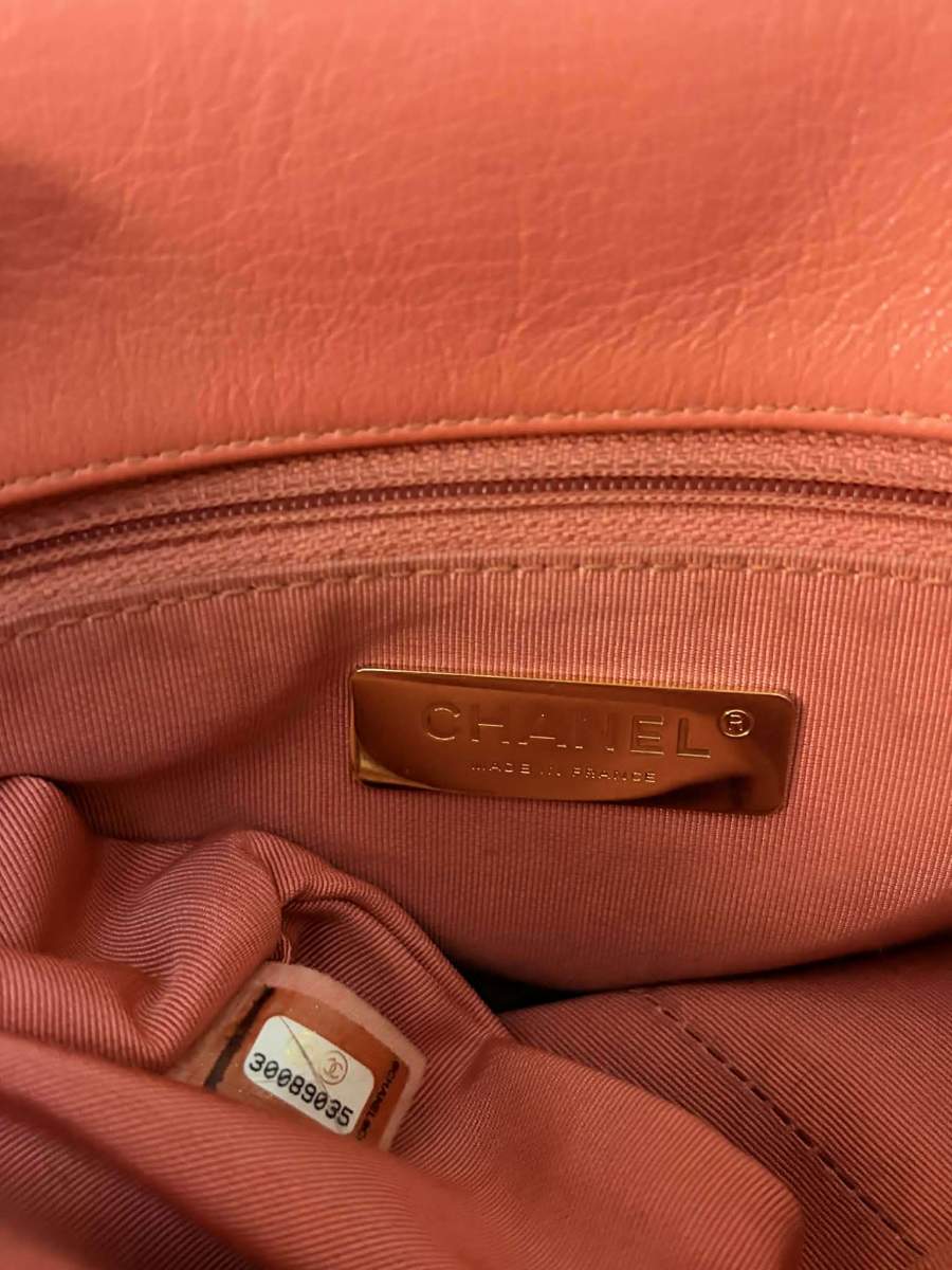 Chanel 19 Coral Leather Bag thumbnail 8