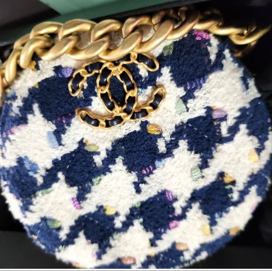 Chanel 19 Tweed Round Crossbody Bag thumbnail 4