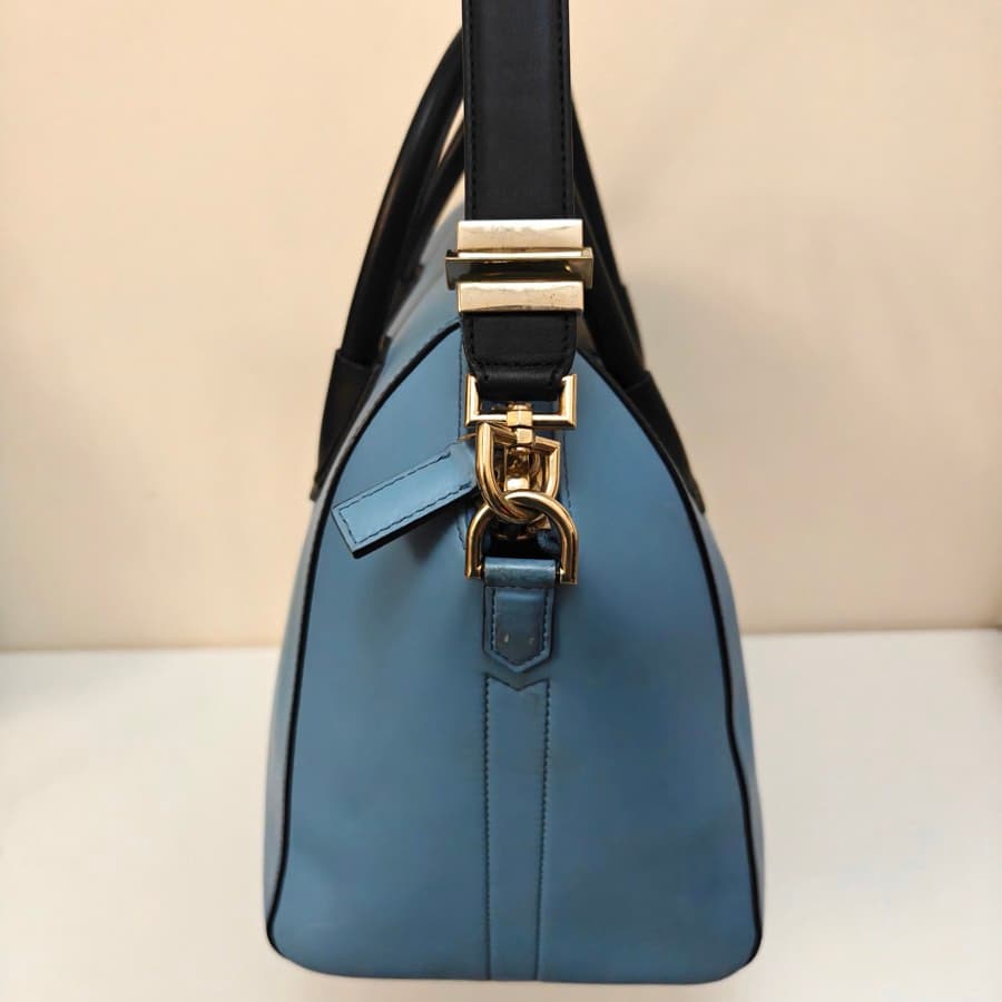 Givenchy Large Antigona Leather Bag thumbnail 4