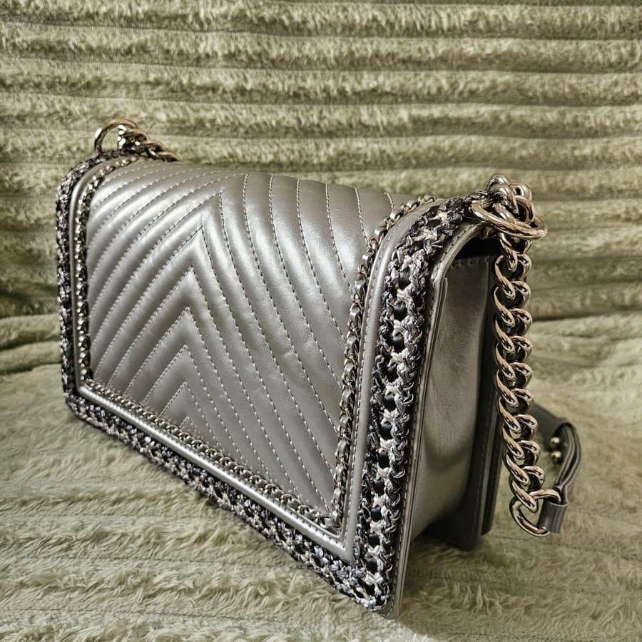 Chanel Limited Edition New Medium Boy Bag thumbnail 4