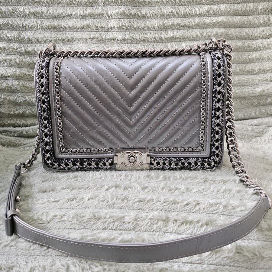 Chanel Limited Edition New Medium Boy Bag thumbnail 7