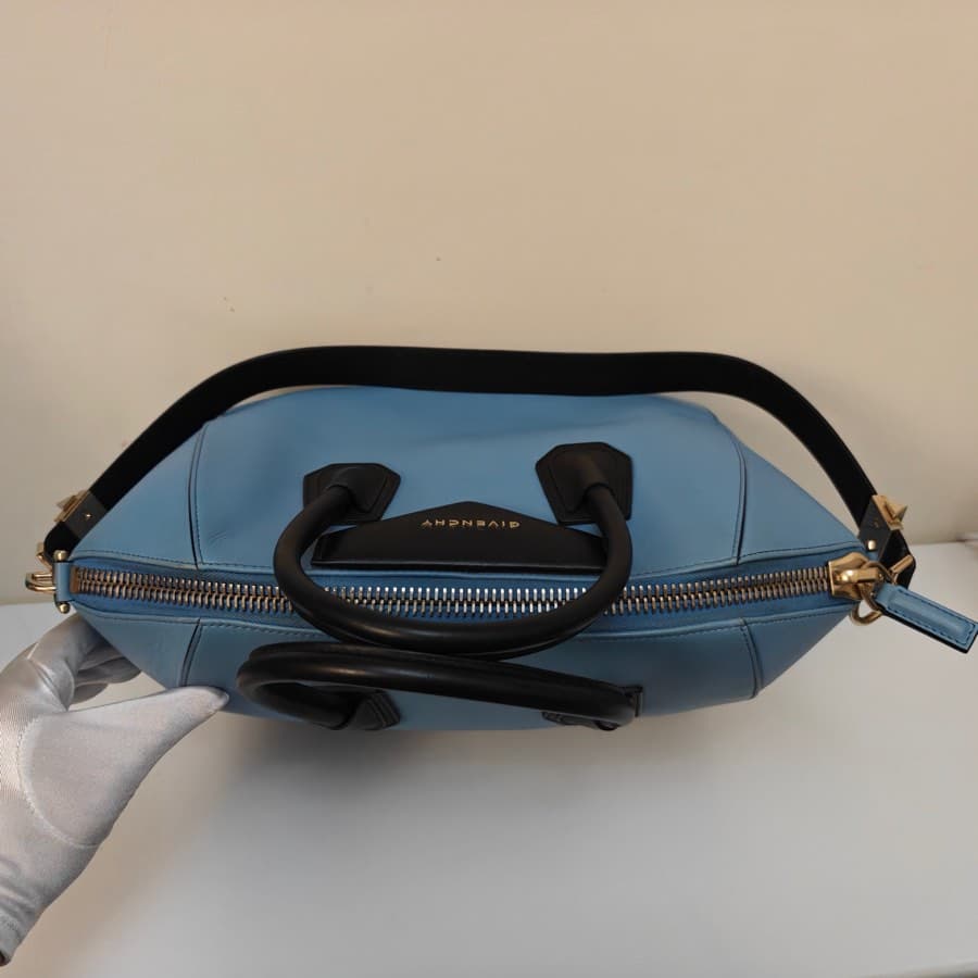 Givenchy Large Antigona Leather Bag thumbnail 10