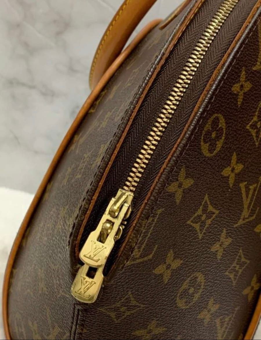 Louis Vuitton Monogram MM Eclipse Handbag thumbnail 5