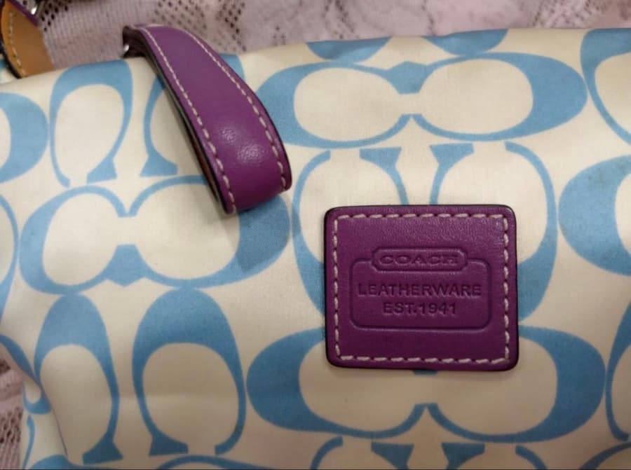Coach Signature Shoulder Bag thumbnail 4