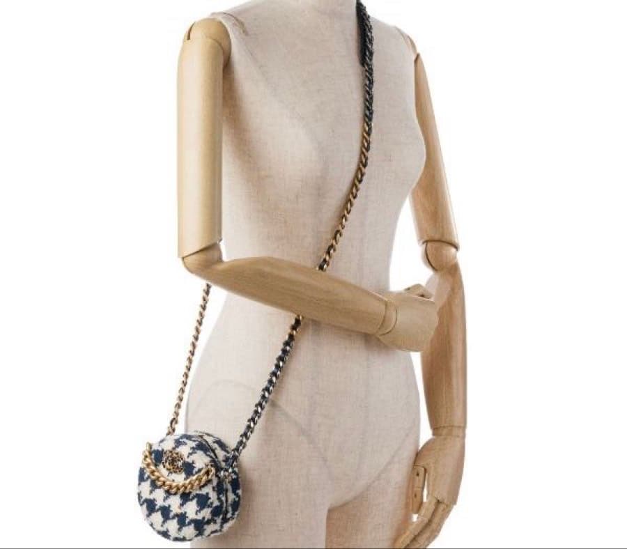 Chanel 19 Tweed Round Crossbody Bag thumbnail 2