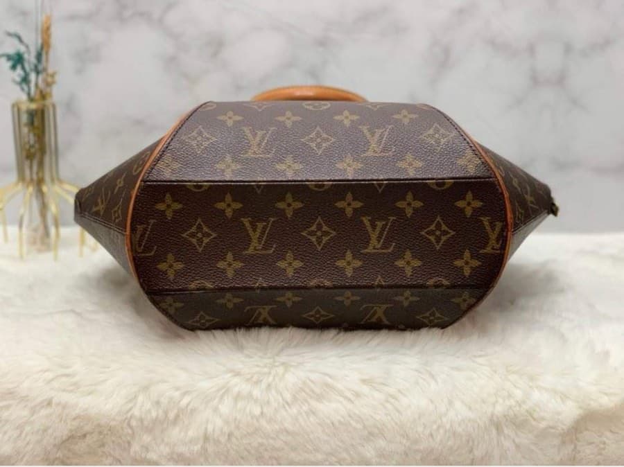 Louis Vuitton Monogram MM Eclipse Handbag thumbnail 4