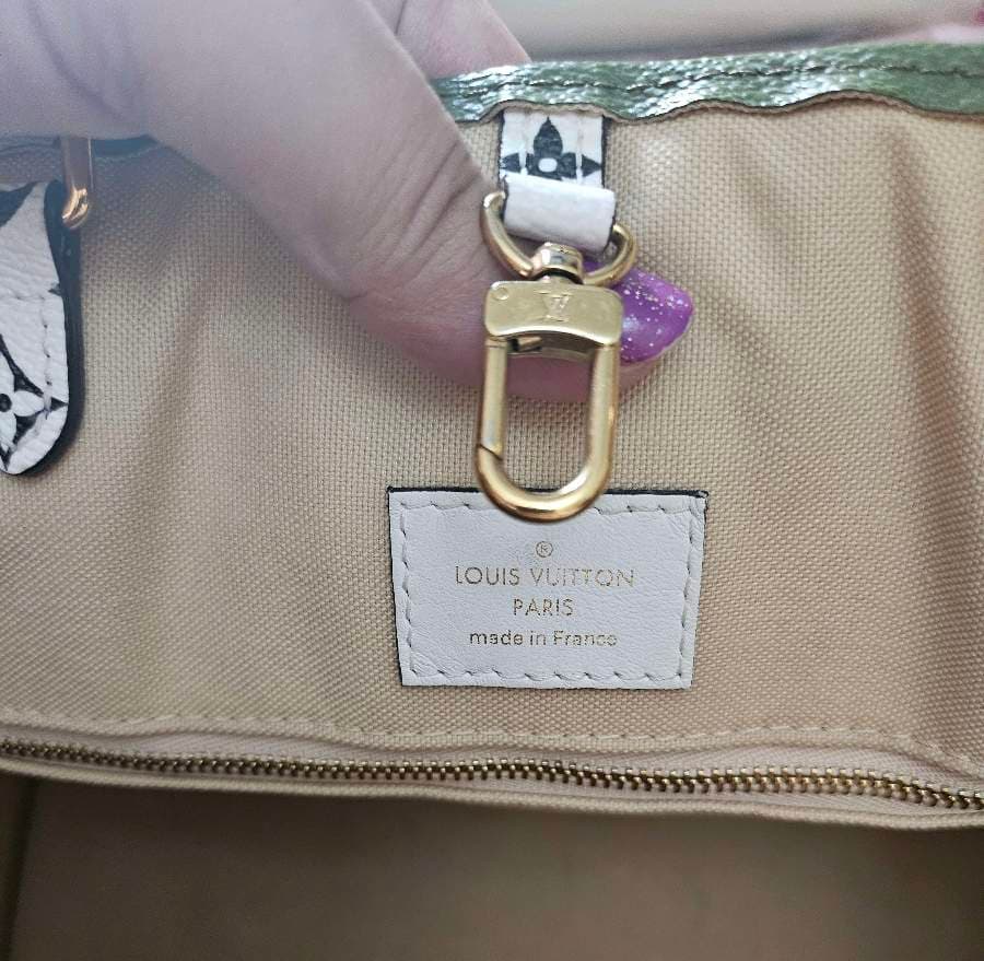 Louis Vuitton Giant Monogram Tote thumbnail 9