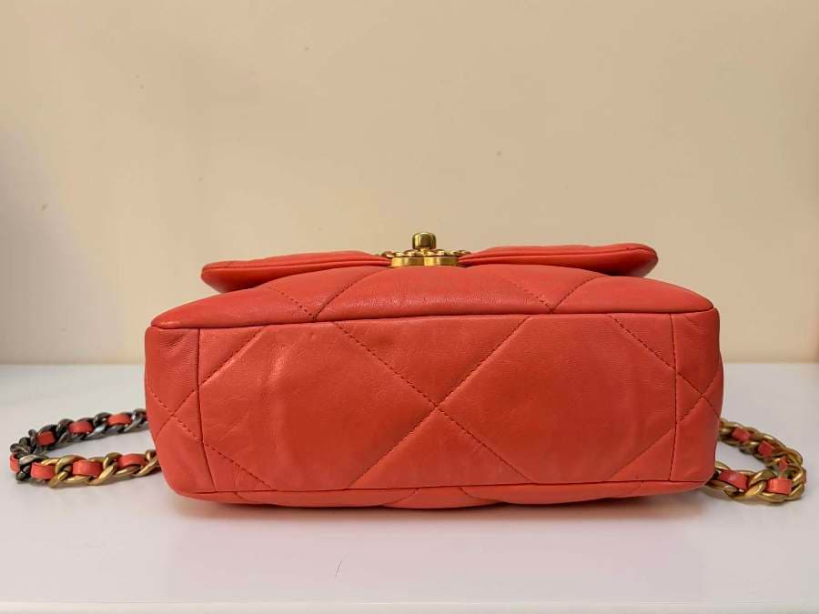 Chanel 19 Coral Leather Bag thumbnail 6